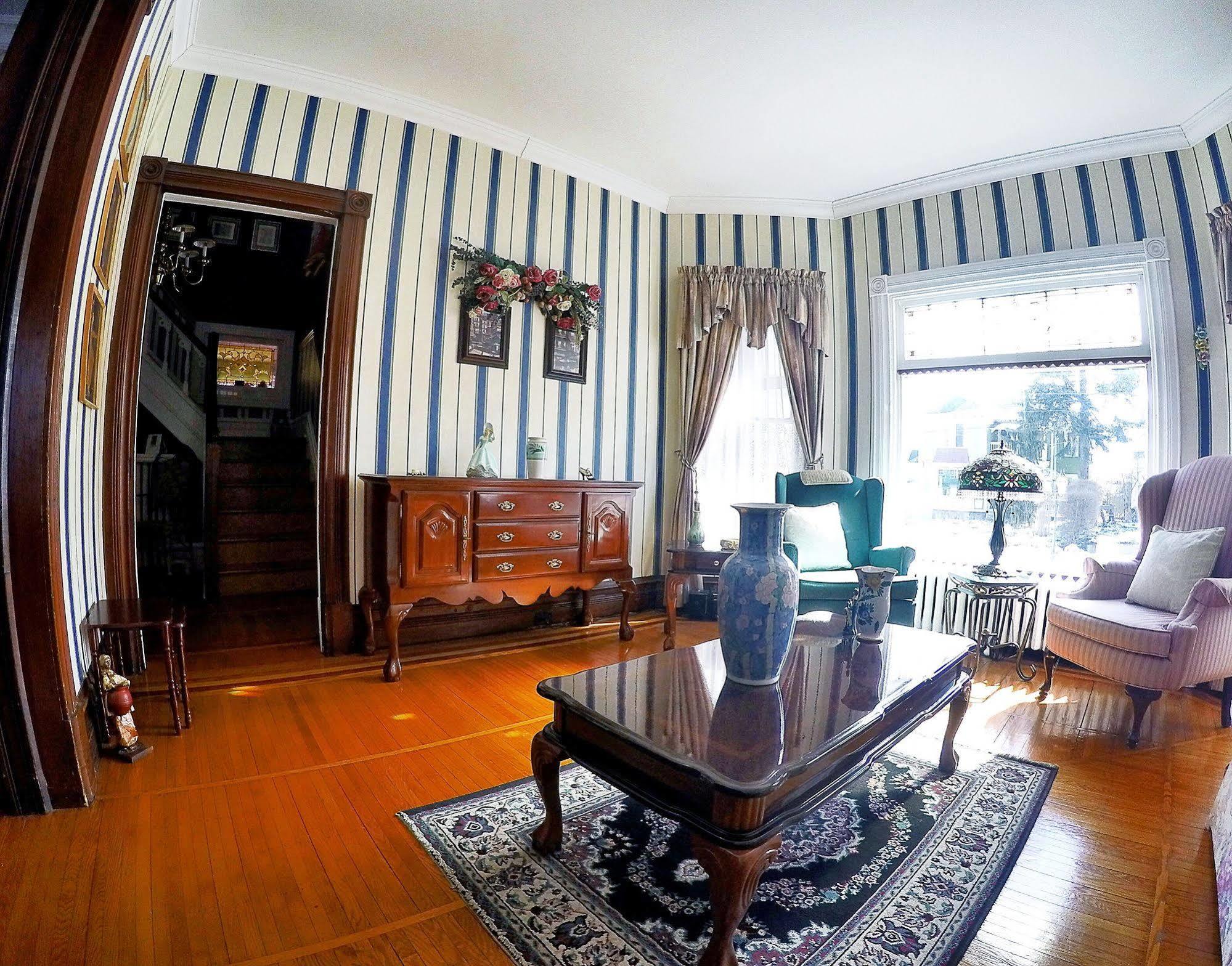 Blue Gables Bed And Breakfast Niagara Falls Exterior foto